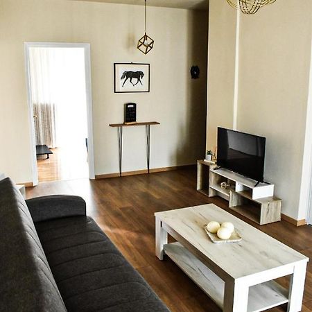 Nikis Apartment Larissa Eksteriør billede