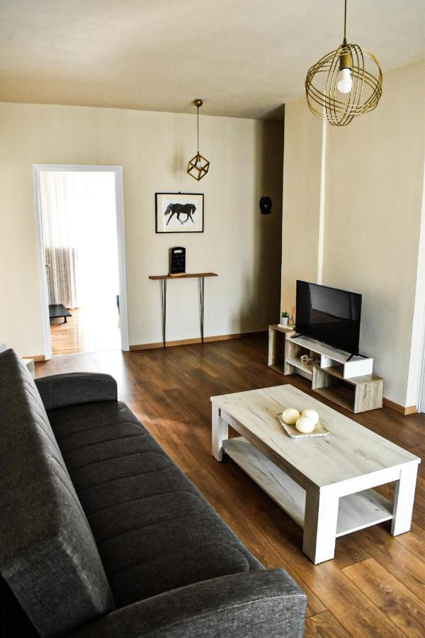 Nikis Apartment Larissa Eksteriør billede